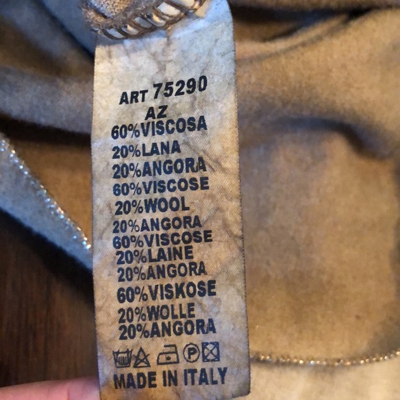 Sunny Studio silver thread trimmed v-neck cuddly textured long dolman sleeve top - Picture 10 of 13